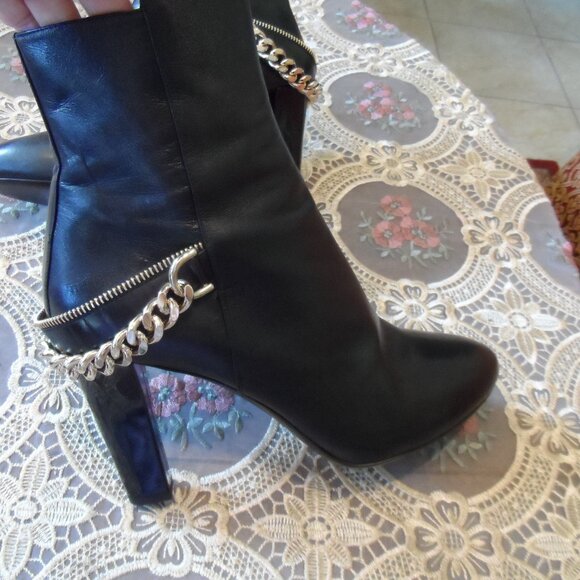 Lanvin Black Lamb Leather Ankle Boots w/Zipper-Chain Ankle Detail Size 40 - Picture 4 of 16